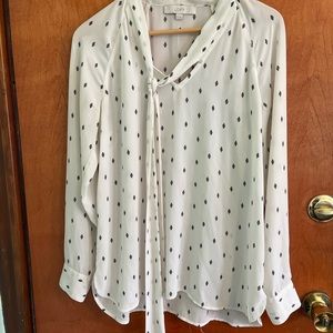 Cute tie Ann Taylor Loft blouse